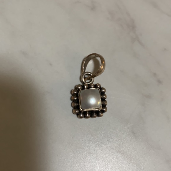 Silpada Pearl Sterling Silver Button Frame Pendant S1211 .925 - Picture 2 of 4